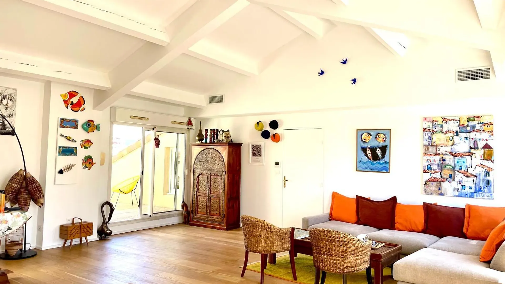 Prado Spacious And Sunny Loft In マルセイユ フランス