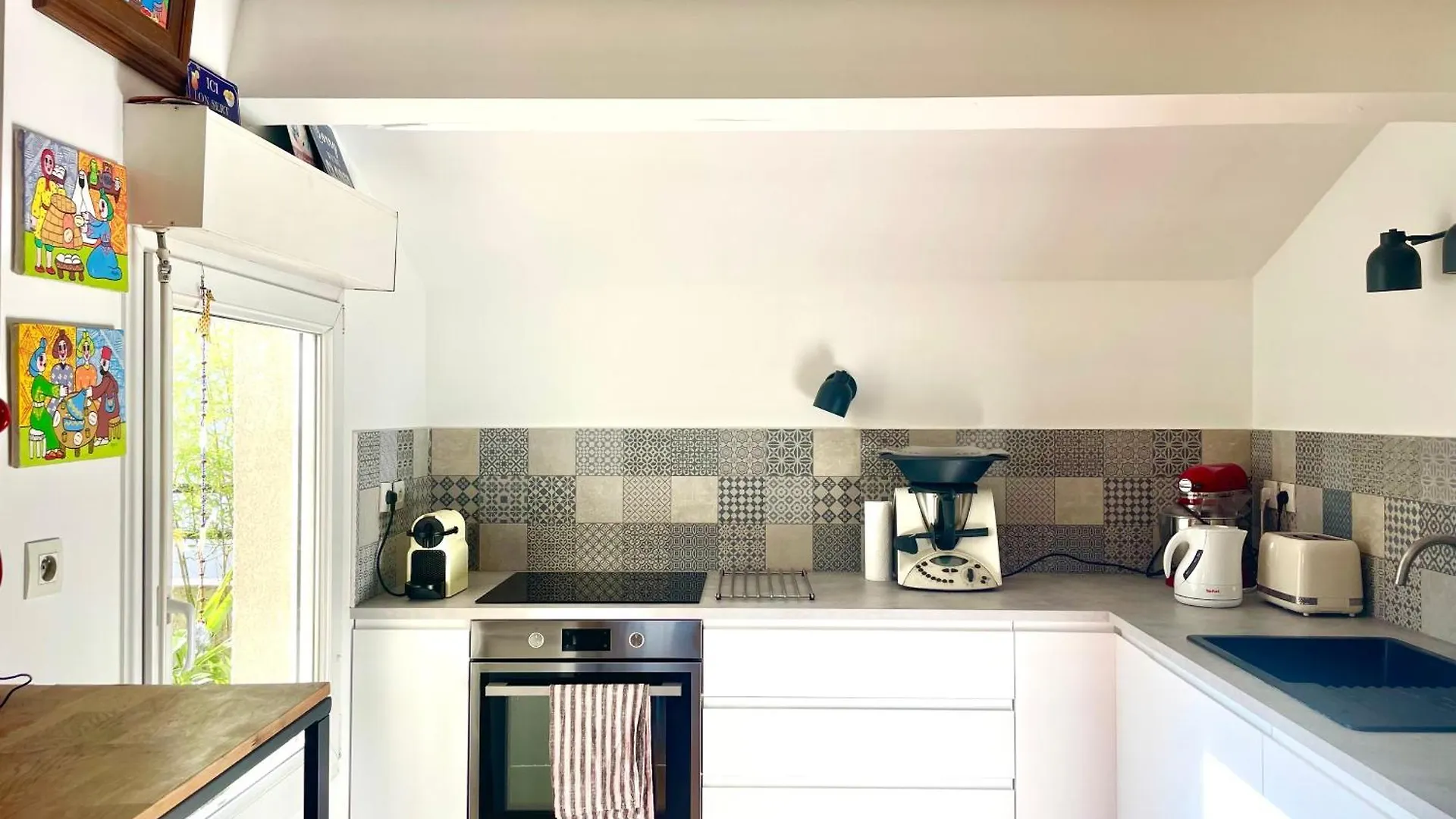 Prado Spacious And Sunny Loft In Marseille France